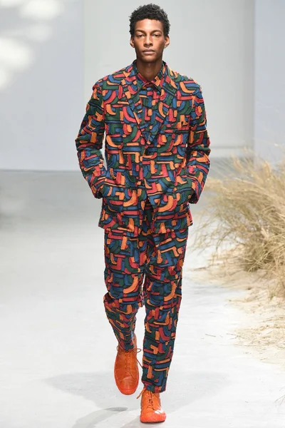 Look 22